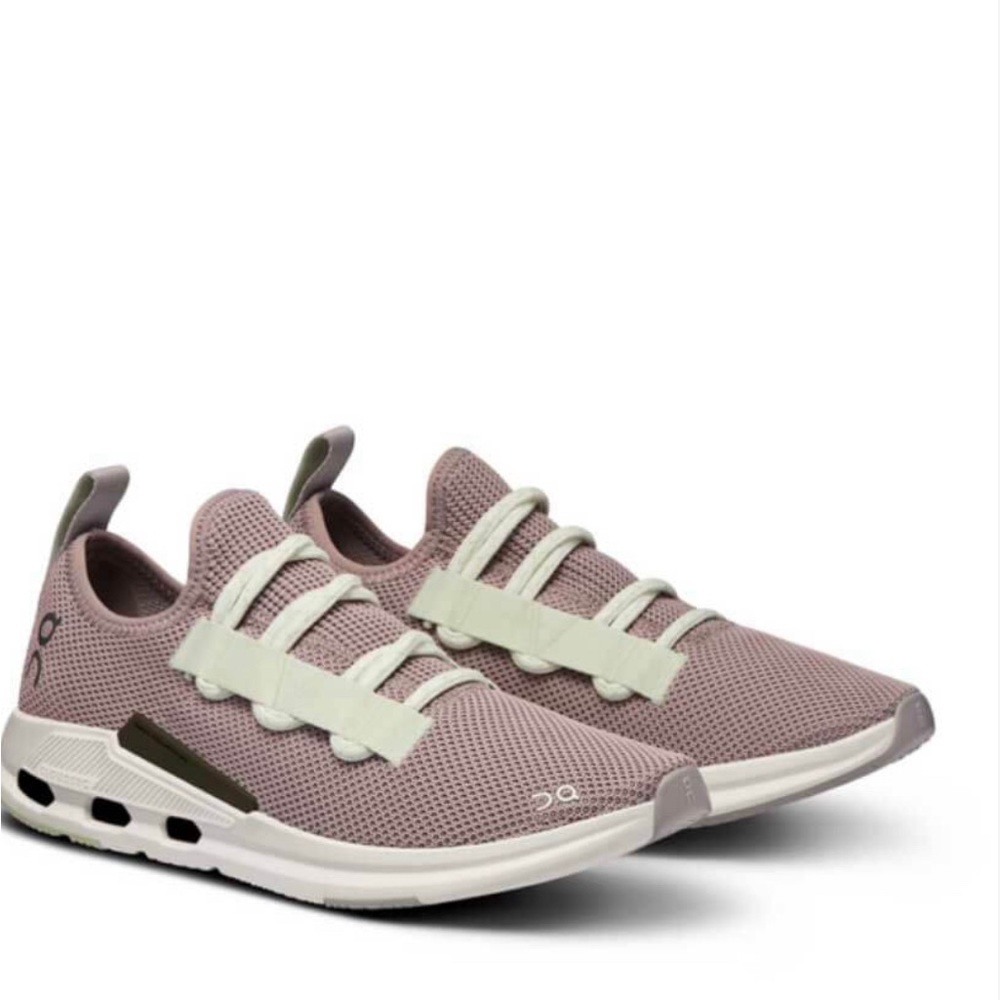 On Cloudeasy shoes, new, never worn.